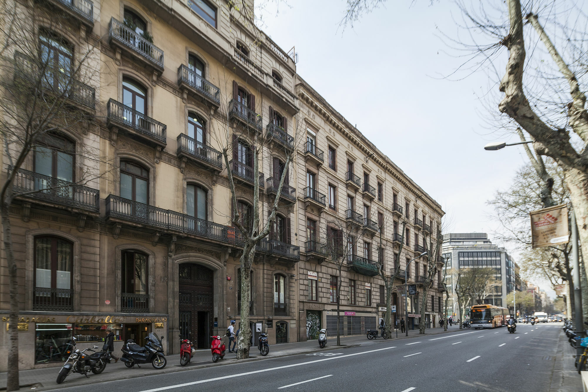 Uma Suites Pau Claris Barcelona Exterior photo